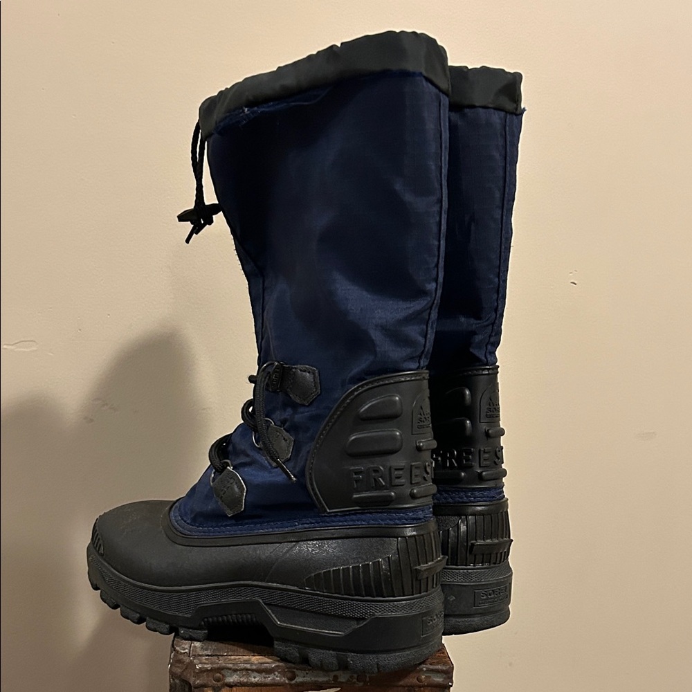 Sorel Black and Navy Durable Boots